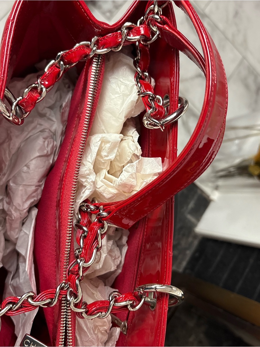 CHANEL Red Quilted Patent Leather Grand Shopping Tote with Double-C Logo - Picture 13 of 15